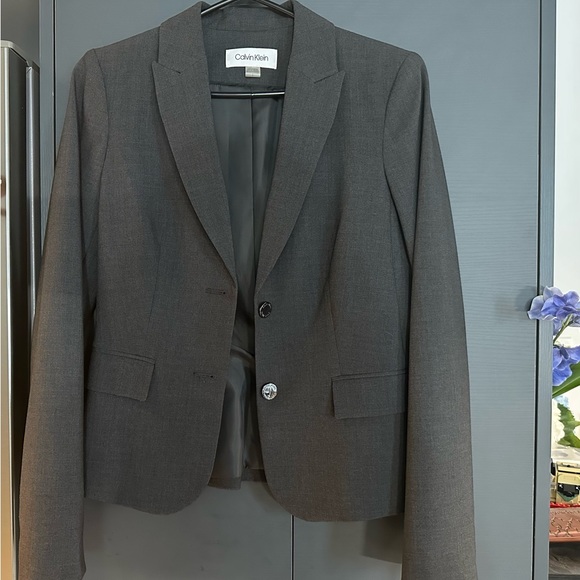 Brand new Calvin Klein two button blaze (size 2) - Picture 2 of 6